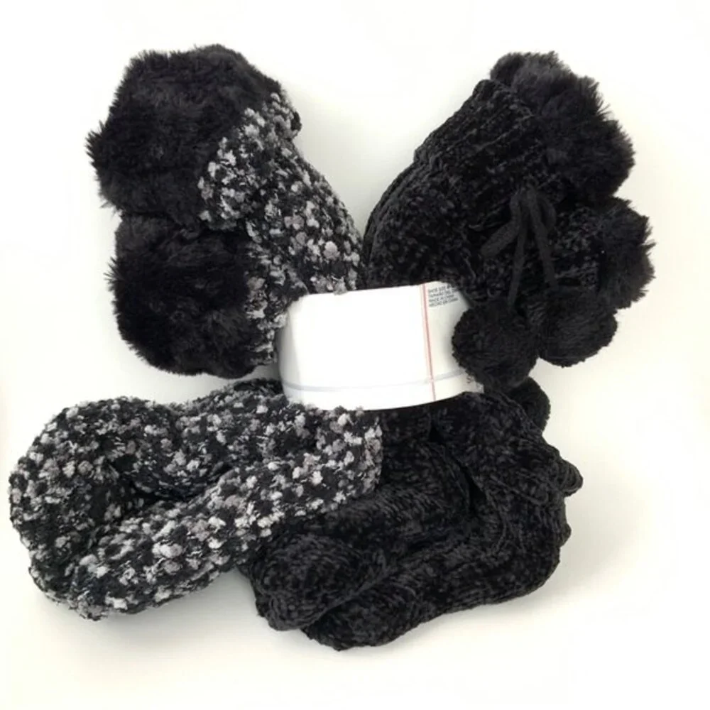 Jane and Bleecker Socks Women Size 4-10 Black Pom Pom Slipper Socks 2 pk